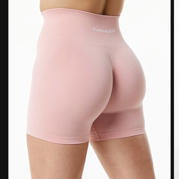 Alphalete 4.5’’ high waisted light pink shorts - Picture 2 of 5